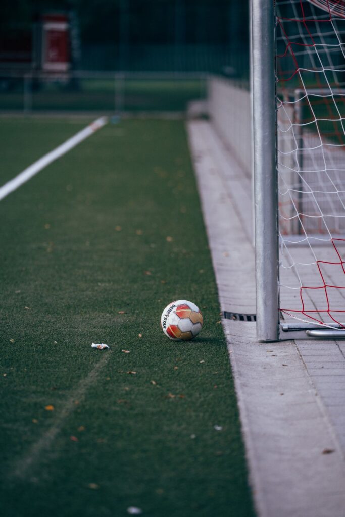 Futbol topu sahada