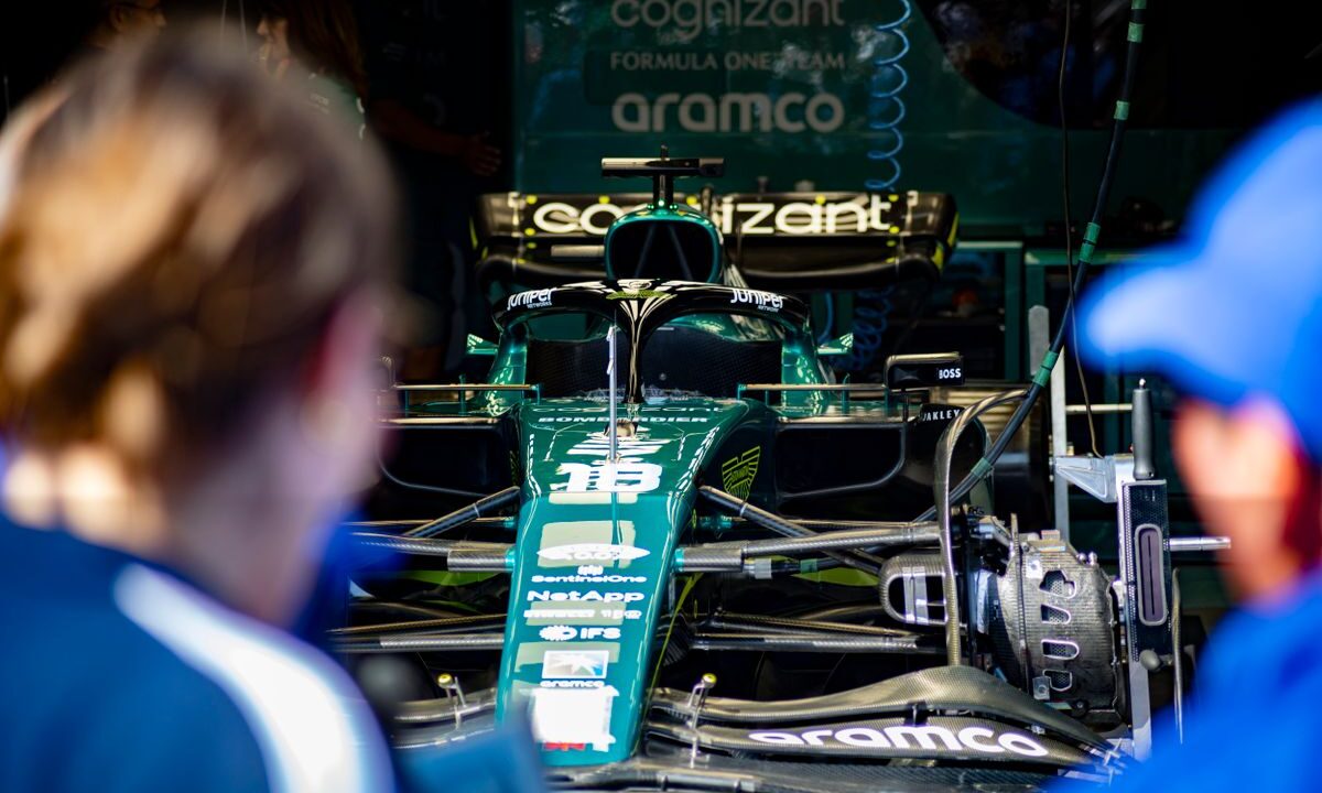 Formula 1 aracı pistte