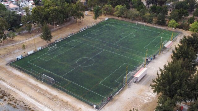 Futbol sahası havadan görünüm