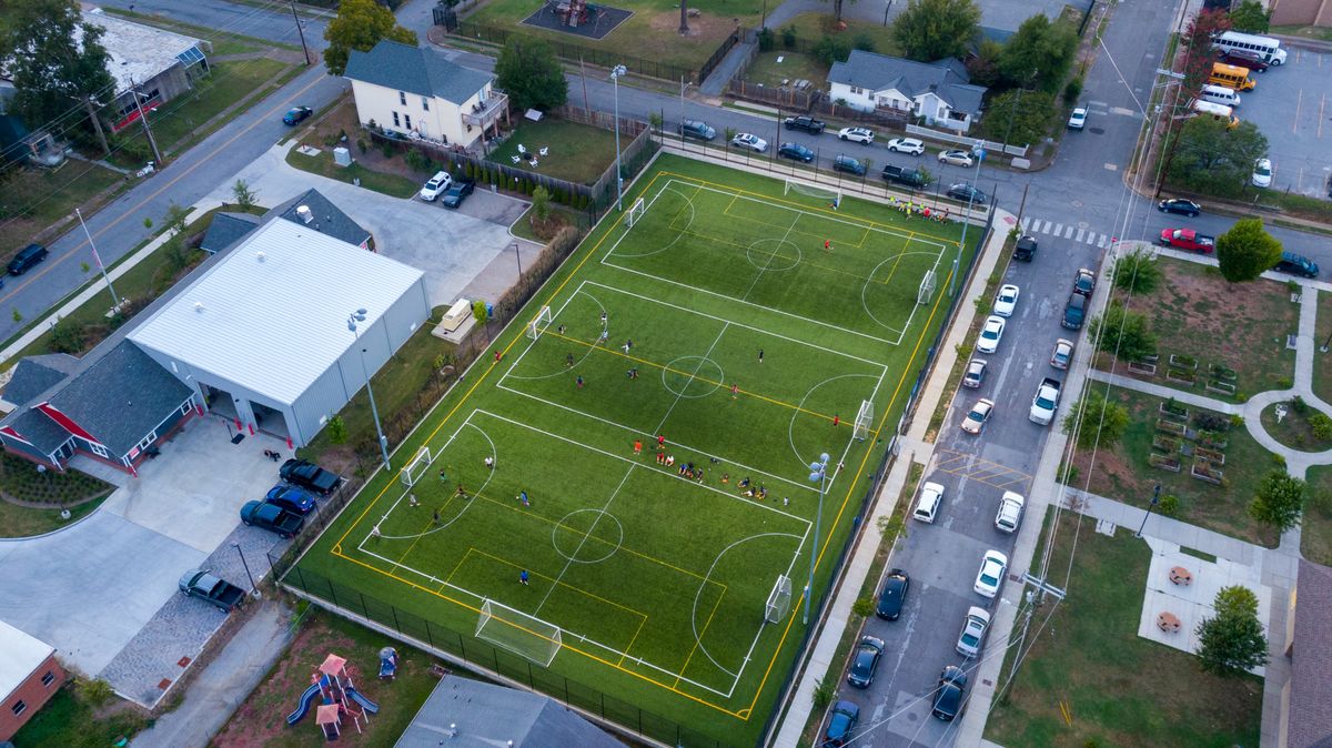 Futbol sahası çizgileri